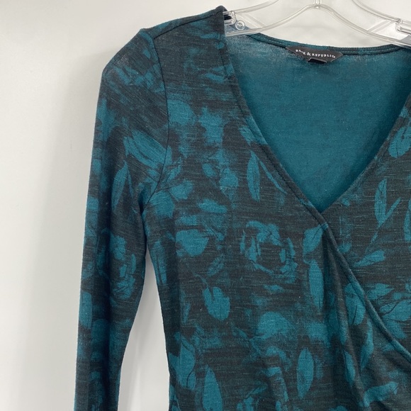 Rock & Republic Teal Green and Black Floral Wrap Long Sleeve Top - Picture 5 of 9